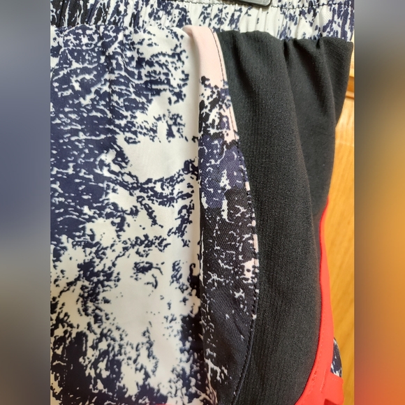 Under Armour S Launch Printed Tulip Running Shorts, Heat Gear - Picture 2 of 6